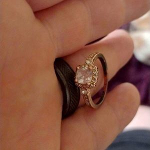 Gold ring, size 7